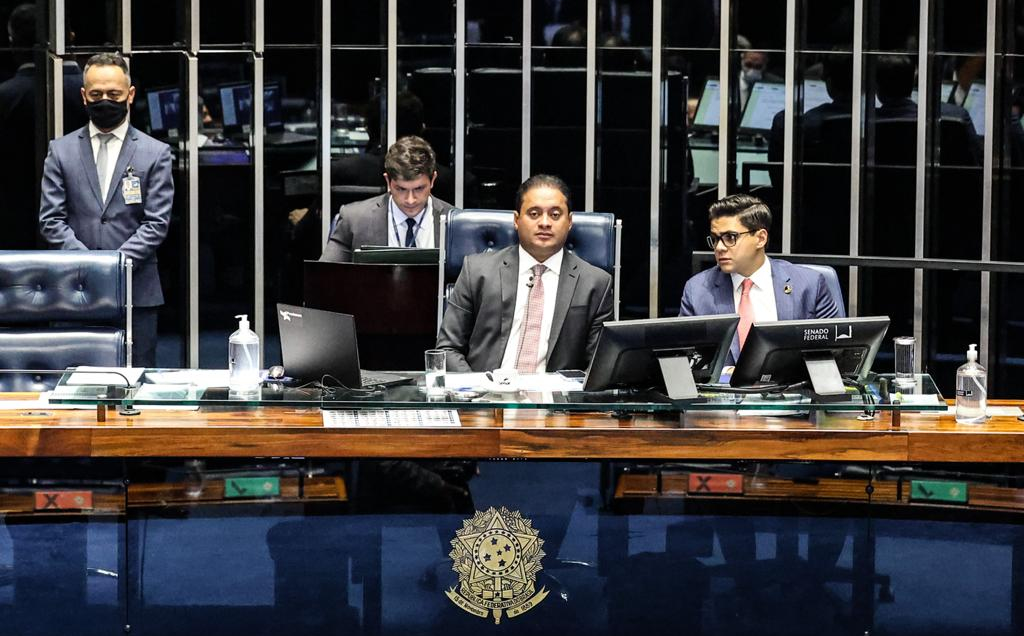 https://wevertonrocha.com.br/wp-content/uploads/2022/03/weverton-rocha-senador.jpg