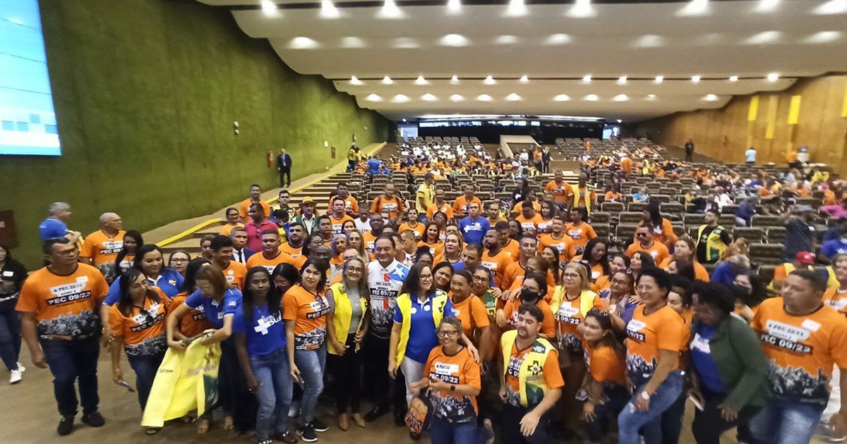 https://wevertonrocha.com.br/wp-content/uploads/2022/05/weverton-e-agentes-de-saude.jpg