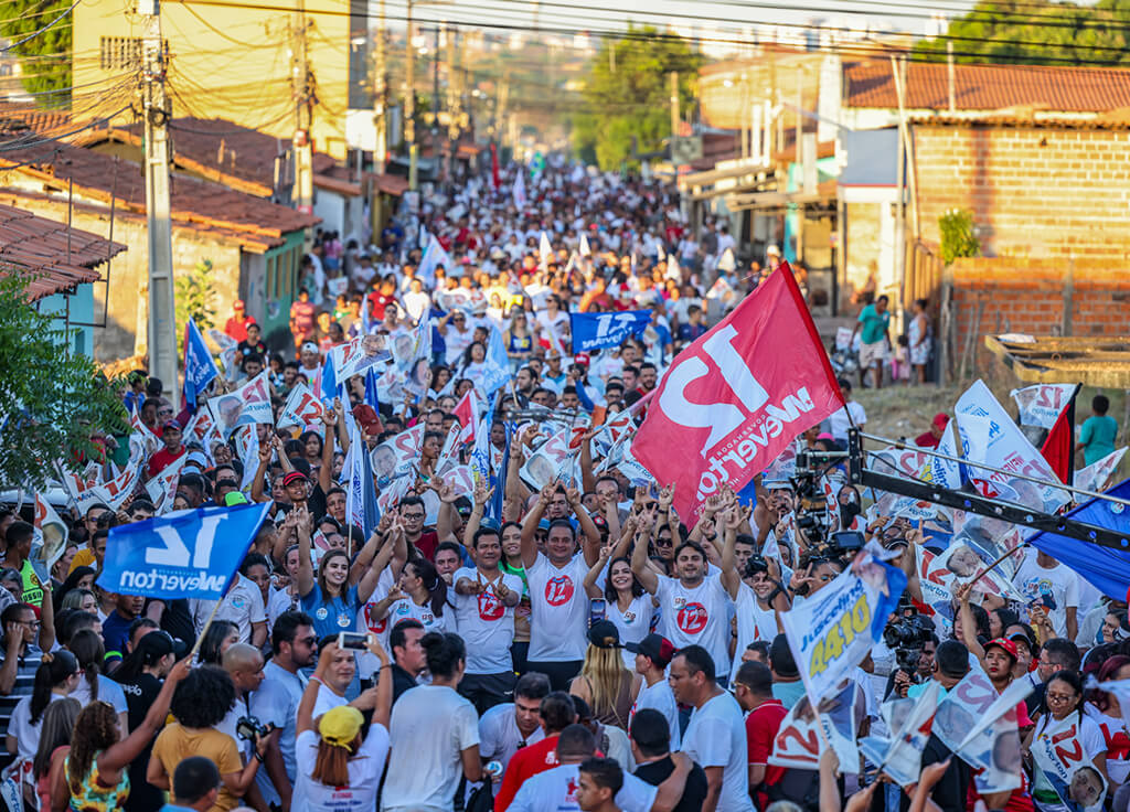 https://wevertonrocha.com.br/wp-content/uploads/2022/09/Ao-lado-de-Luciano-Leitoa-Weverton-Rocha-comanda-mais-de-30-mil-pessoas-em-caminhada-da-Independencia-em-Timon.jpg