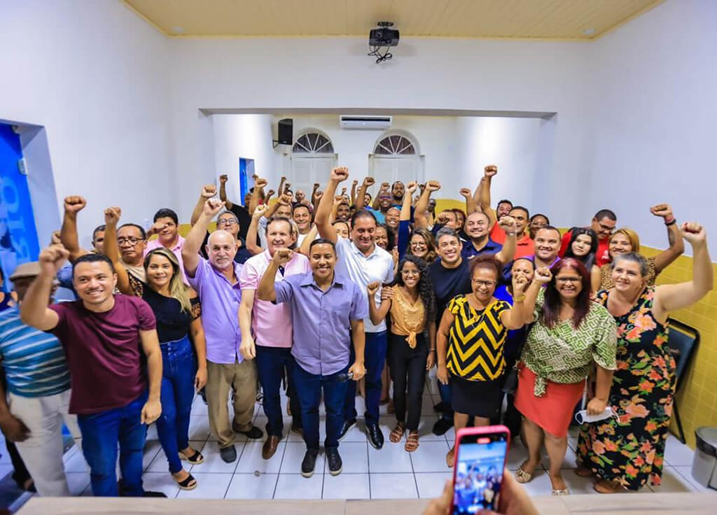 https://wevertonrocha.com.br/wp-content/uploads/2022/11/Weverton-se-reune-com-parlamentares-e-integrantes-do-PDT-em-Sao-Luis-e-anuncia-novos-rumos.jpg