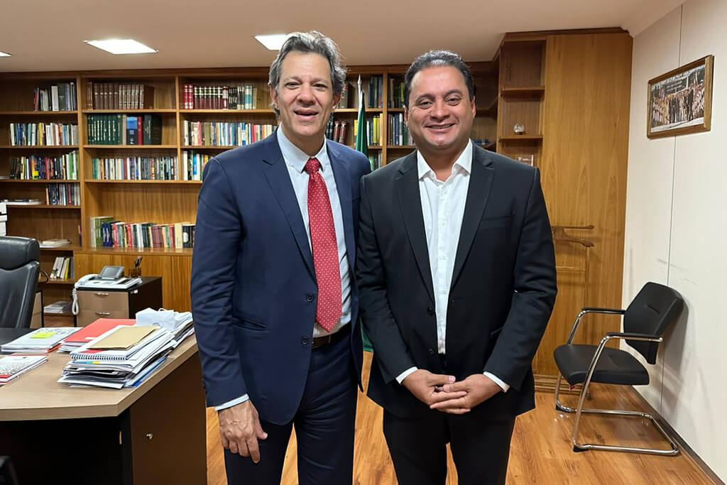 https://wevertonrocha.com.br/wp-content/uploads/2023/06/Senador-Weverton-apresenta-relatorio-do-novo-Marco-Legal-de-Garantias.jpg