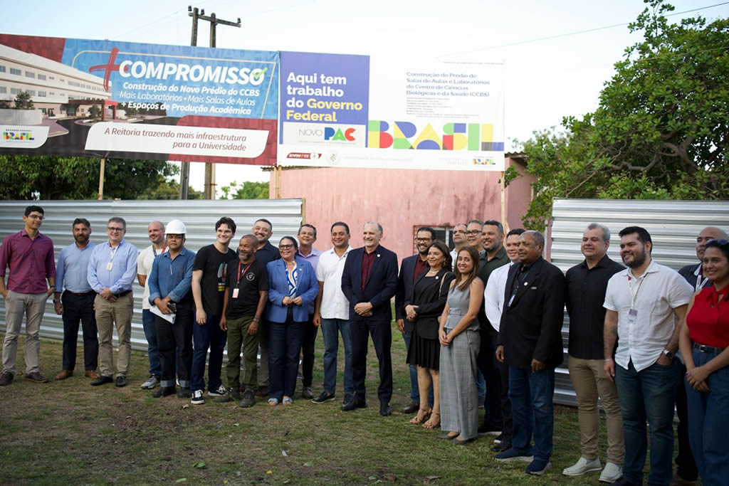 https://wevertonrocha.com.br/wp-content/uploads/2025/07/Senador-Weverton-reforca-parceria-com-a-UFMA-em-evento-de-assinatura-da-ordem-de-servico-para-novo-predio-do-CCSB.jpeg