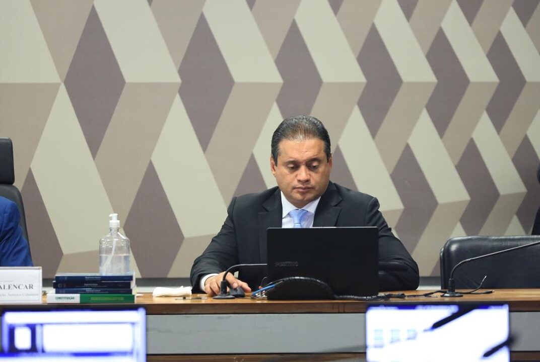 https://wevertonrocha.com.br/wp-content/uploads/2026/04/Weverton-apresenta-requerimento-para-analise-rapida-da-proposta-que-define-piso-salarial-e-jornada-de-trabalho-para-enfermagem-1072x720.jpeg