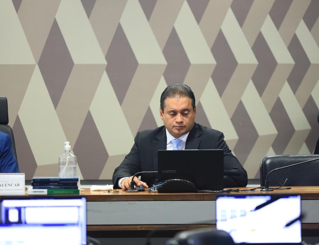 https://wevertonrocha.com.br/wp-content/uploads/2026/04/Weverton-apresenta-requerimento-para-analise-rapida-da-proposta-que-define-piso-salarial-e-jornada-de-trabalho-para-enfermagem.jpeg