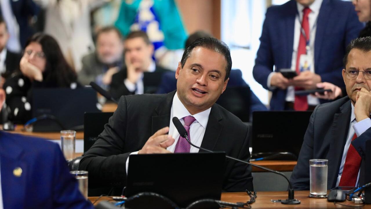 https://wevertonrocha.com.br/wp-content/uploads/2026/06/Weverton-comemora-aprovacao-de-aposentadoria-especial-para-agentes-de-saude-parlamentar-sempre-trabalhou-pela-categoria-1280x720.jpeg